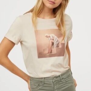 Ariana Grande’s Sweetener World Tour & H&M Graphic Tee Medium Band Tee